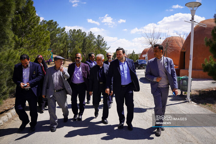بازدید رئیس و اعضای شورای شهر اصفهان از مجموعه باغ فدک