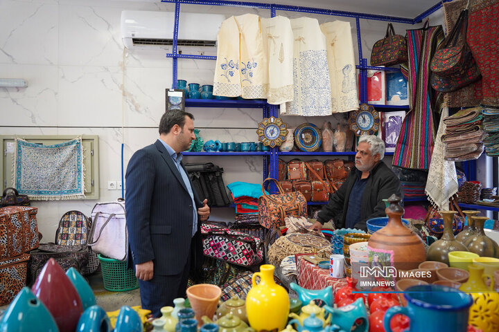 بازدید رئیس و اعضای شورای شهر اصفهان از مجموعه باغ فدک