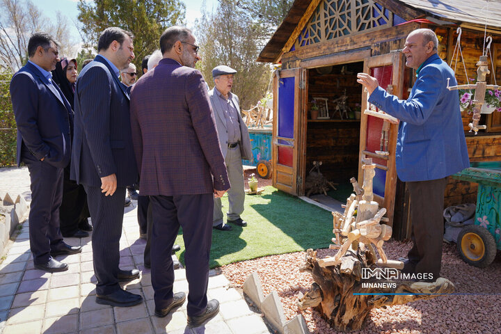 بازدید رئیس و اعضای شورای شهر اصفهان از مجموعه باغ فدک