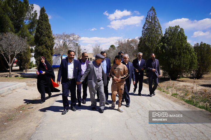 بازدید رئیس و اعضای شورای شهر اصفهان از مجموعه باغ فدک