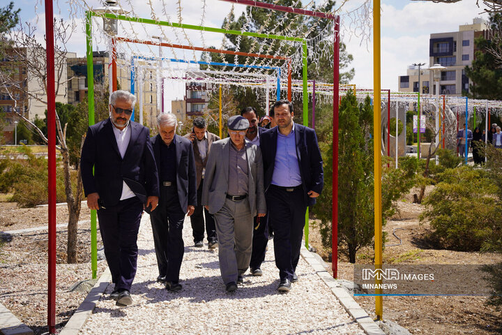 بازدید رئیس و اعضای شورای شهر اصفهان از مجموعه باغ فدک