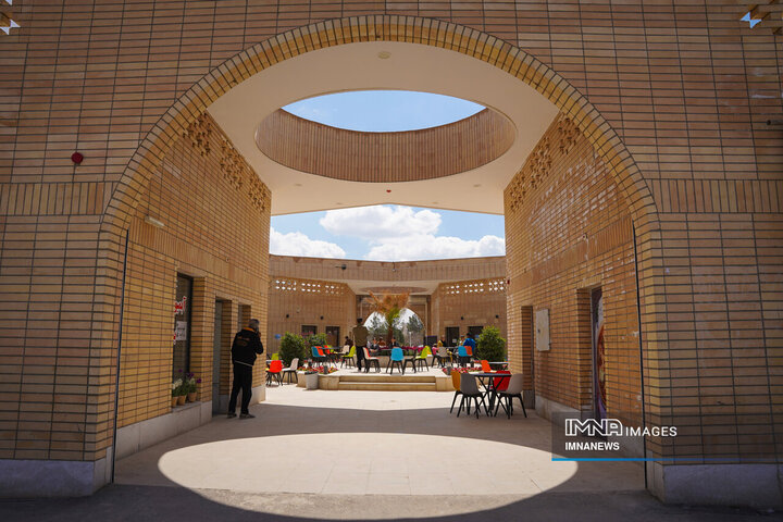 حال و هوای باغ فدک در پنجمین روز از تعطیلات نوروزی