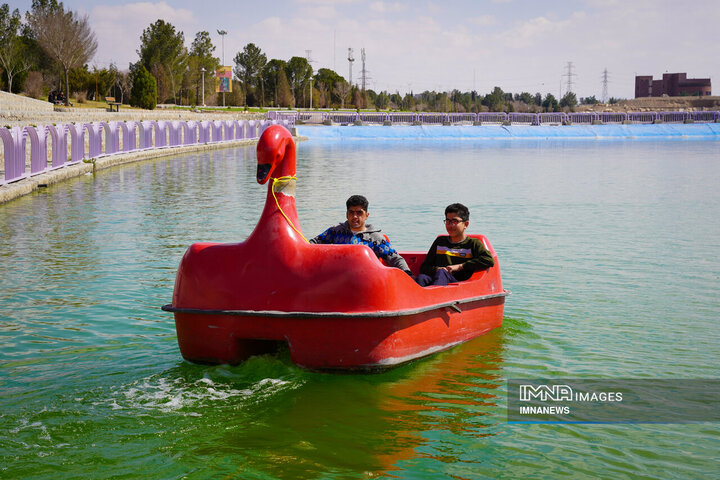 حال و هوای باغ فدک در پنجمین روز از تعطیلات نوروزی