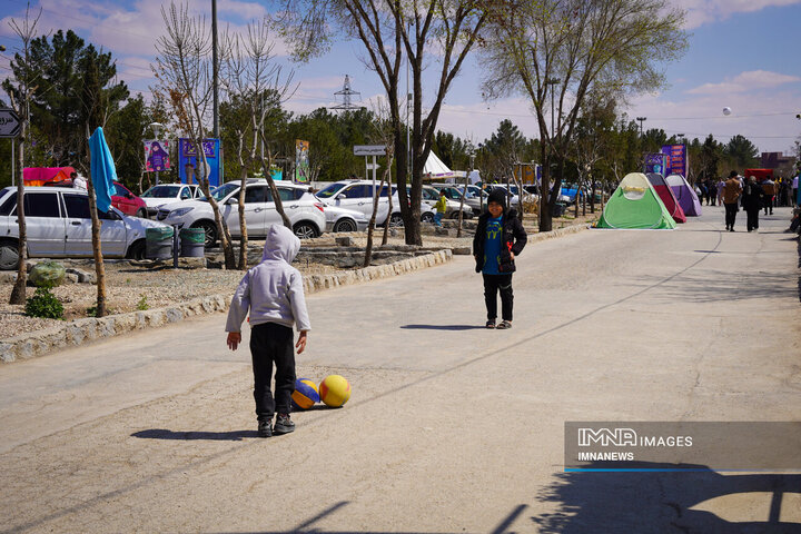 حال و هوای باغ فدک در پنجمین روز از تعطیلات نوروزی