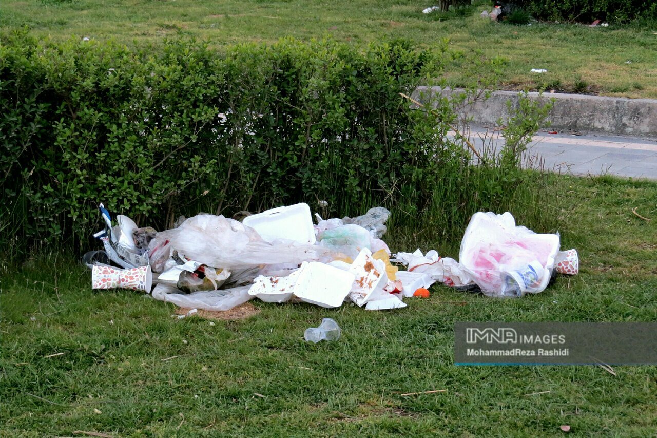 روزانه در تعطیلات نوروز ۱۵۰ تن زباله در آستارا تولید میشود