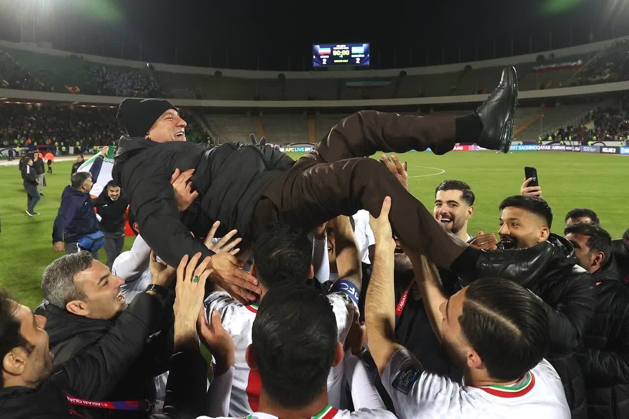 قدردانی بازیکنان تیم ملی از قلعهنویی پس از صعود به جامجهانی + عکس