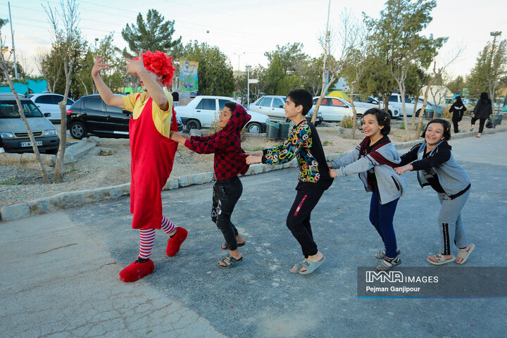 حال و هوای باغ فدک در پنجمین روز از تعطیلات نوروزی