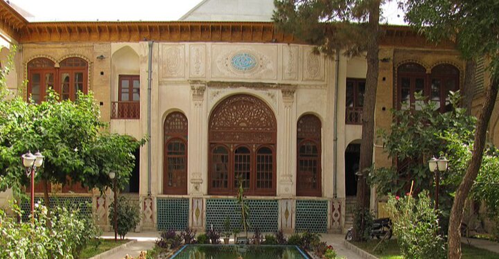 مرمت «تکیه بیگلربیگی» در کرمانشاه ادامه دارد