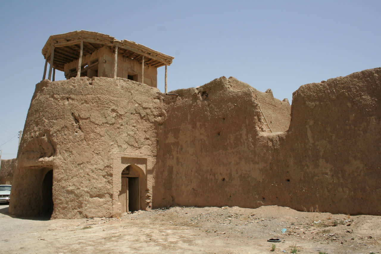 جاذبههای گردشگری متنوع و دیدنی تیران میزبان مسافران نوروزی ۱۴۰۴