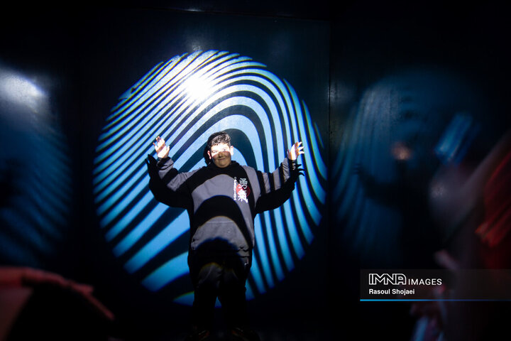 آیین بهره‌برداری از نخستین بازیکده نور کشور در اصفهان