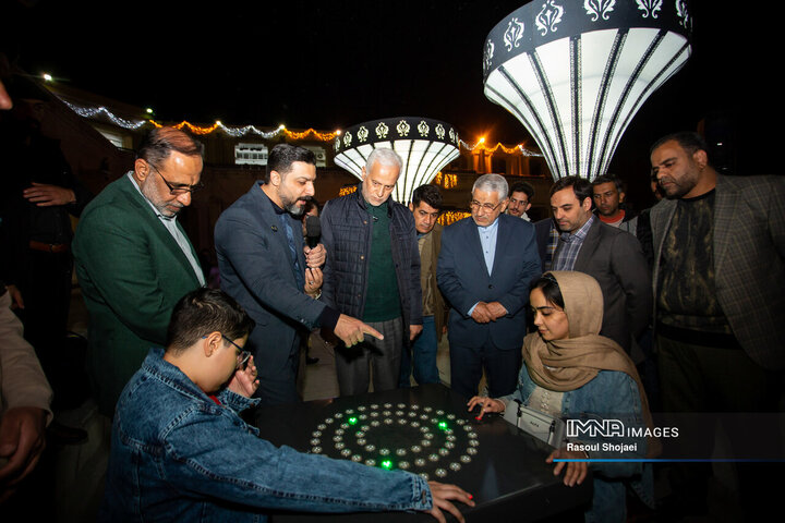 آیین بهره‌برداری از نخستین بازیکده نور کشور در اصفهان