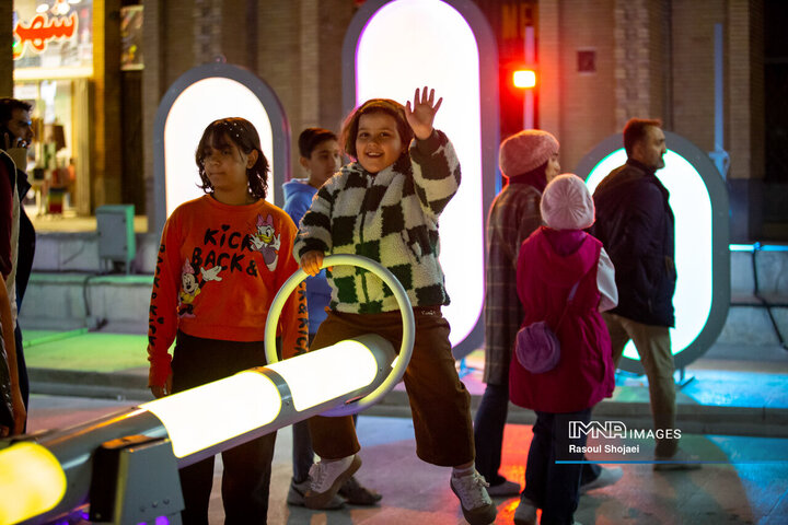 آیین بهره‌برداری از نخستین بازیکده نور کشور در اصفهان