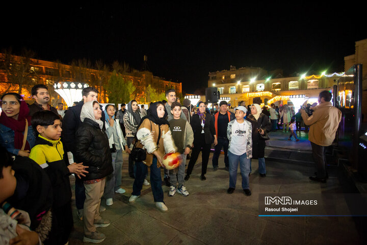 آیین بهره‌برداری از نخستین بازیکده نور کشور در اصفهان