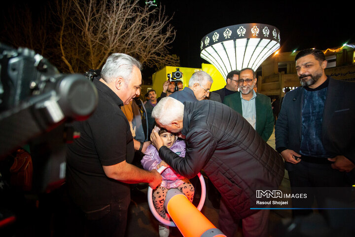 آیین بهره‌برداری از نخستین بازیکده نور کشور در اصفهان