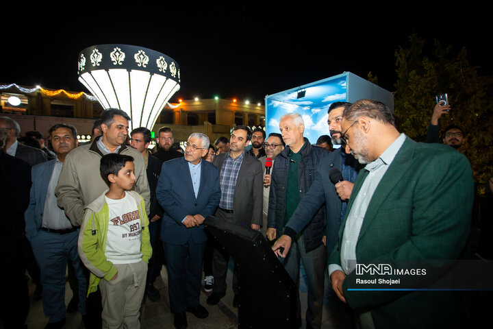 آیین بهره‌برداری از نخستین بازیکده نور کشور در اصفهان
