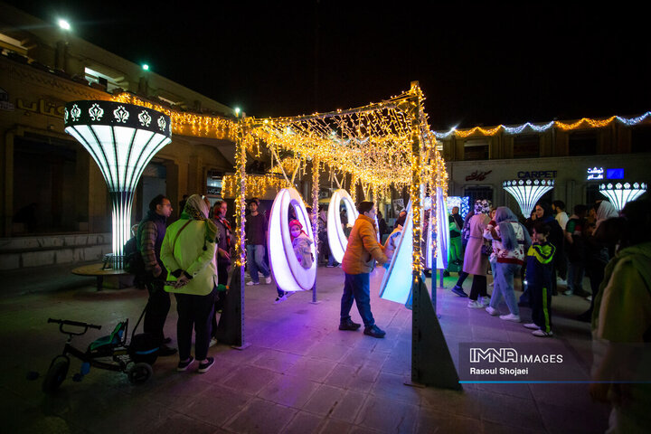 آیین بهره‌برداری از نخستین بازیکده نور کشور در اصفهان