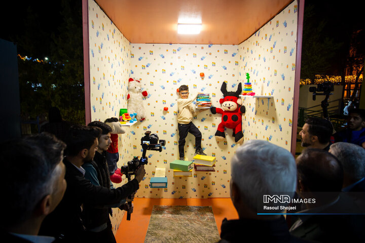 آیین بهره‌برداری از نخستین بازیکده نور کشور در اصفهان