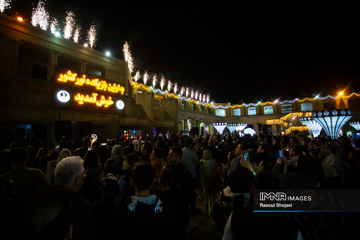 آیین بهره‌برداری از نخستین بازیکده نور کشور در اصفهان