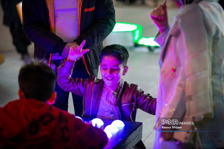 آیین بهره‌برداری از نخستین بازیکده نور کشور در اصفهان