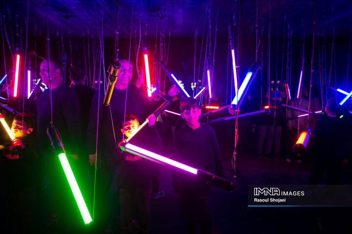 آیین بهره‌برداری از نخستین بازیکده نور کشور در اصفهان