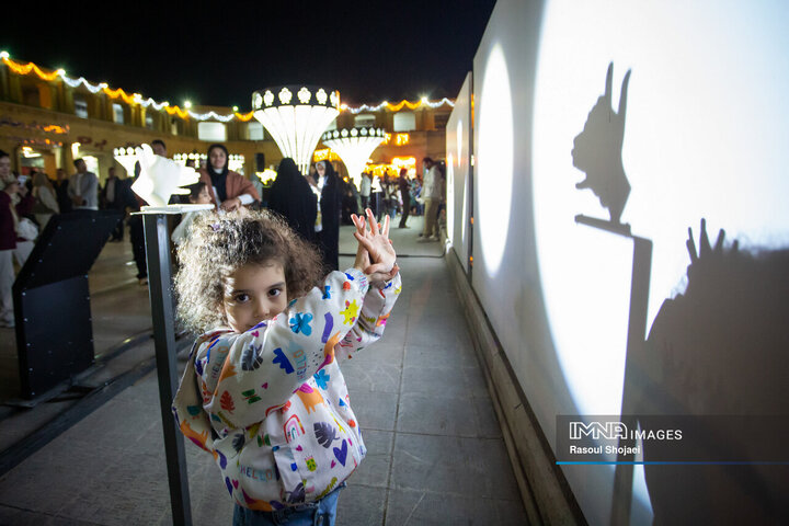 آیین بهره‌برداری از نخستین بازیکده نور کشور در اصفهان