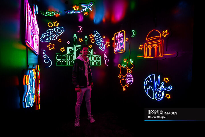 آیین بهره‌برداری از نخستین بازیکده نور کشور در اصفهان