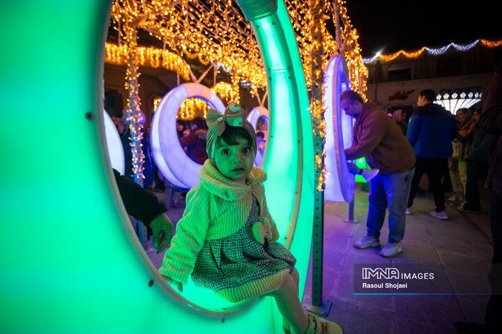 آیین بهره‌برداری از نخستین بازیکده نور کشور در اصفهان