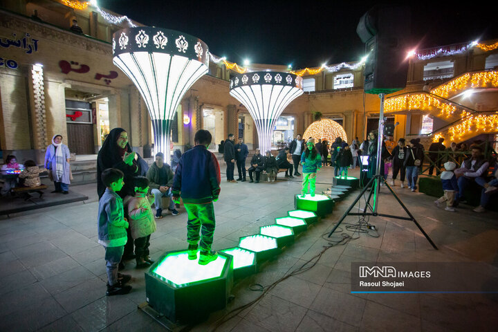 آیین بهره‌برداری از نخستین بازیکده نور کشور در اصفهان