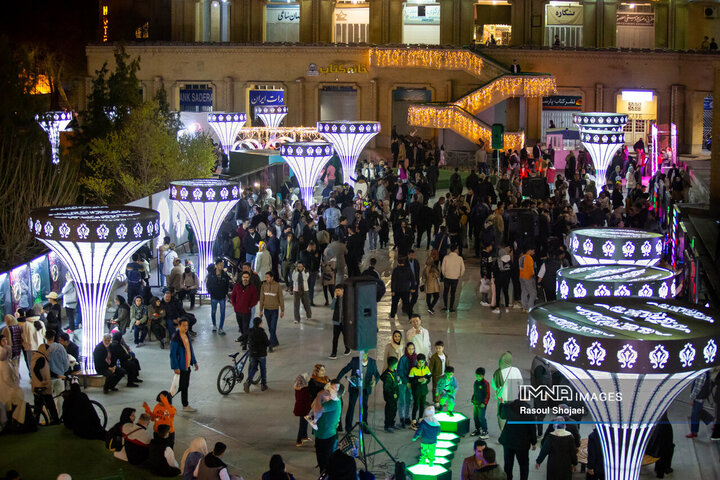 آیین بهره‌برداری از نخستین بازیکده نور کشور در اصفهان