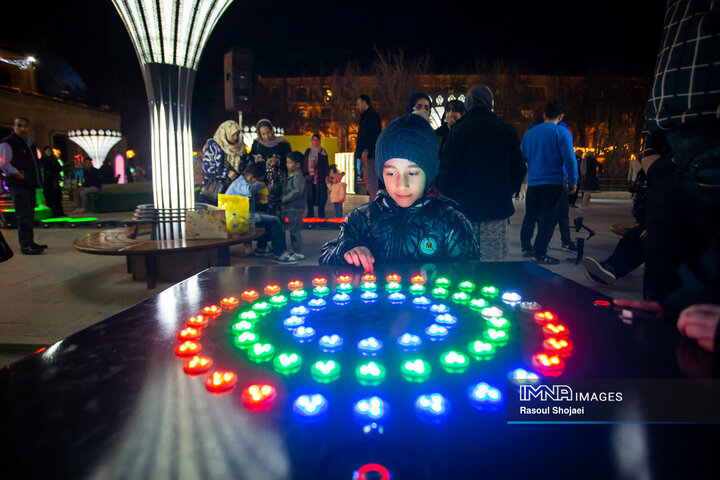 آیین بهره‌برداری از نخستین بازیکده نور کشور در اصفهان