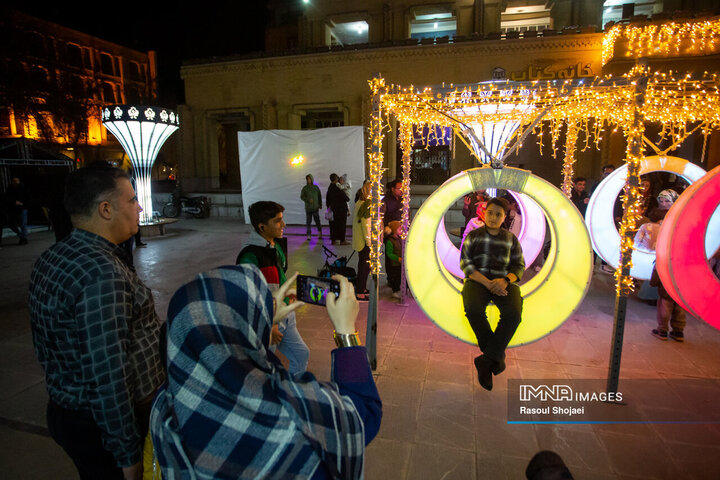 آیین بهره‌برداری از نخستین بازیکده نور کشور در اصفهان