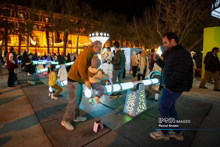 آیین بهره‌برداری از نخستین بازیکده نور کشور در اصفهان