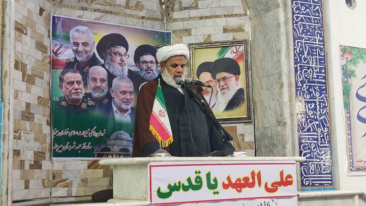 مردم ایران در برابر تهدیدات سر تسلیم فرود نمی‌آورند