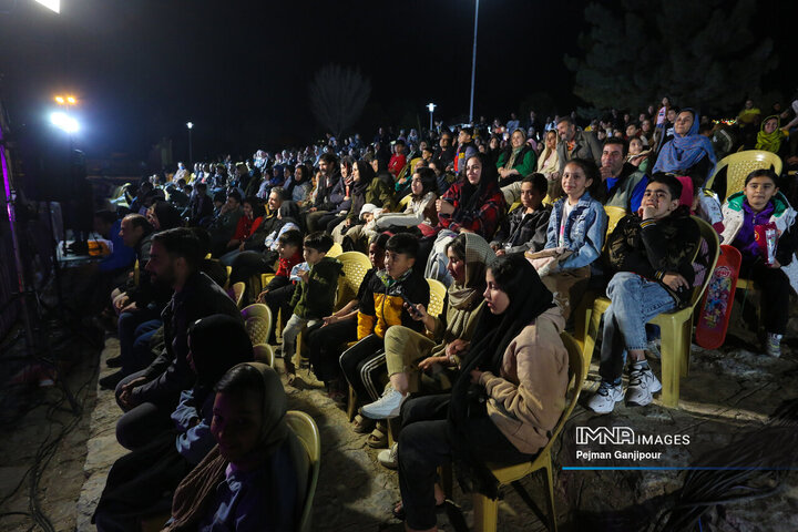 باغ فدک در هشتمین روز از تعطیلات نوروزی