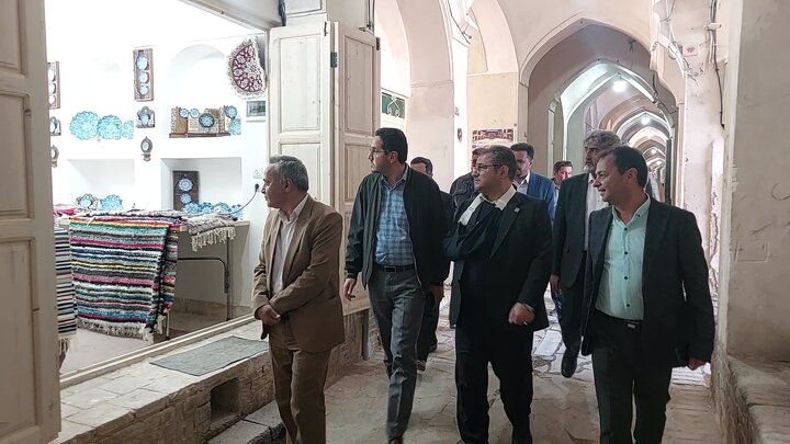 بازار تاریخی نایین می‌تواند یکی از زیباترین گذرهای صنایع دستی کشور شود