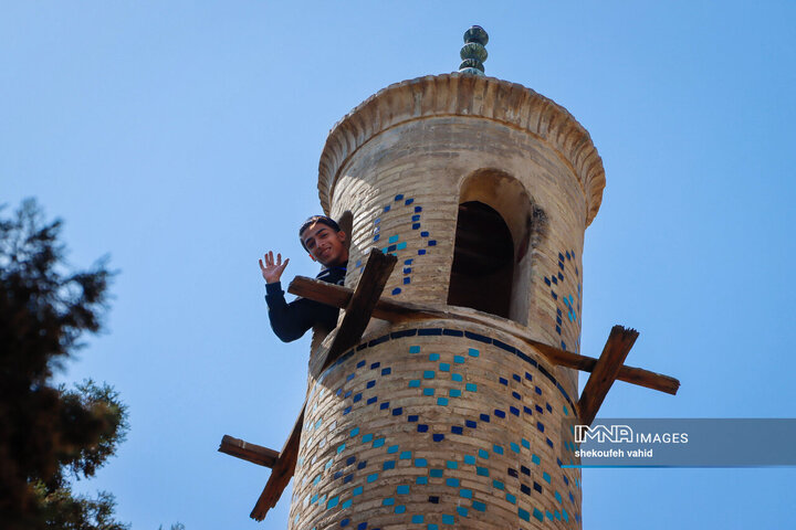 حضور مسافران نوروزی در منارجنبان اصفهان