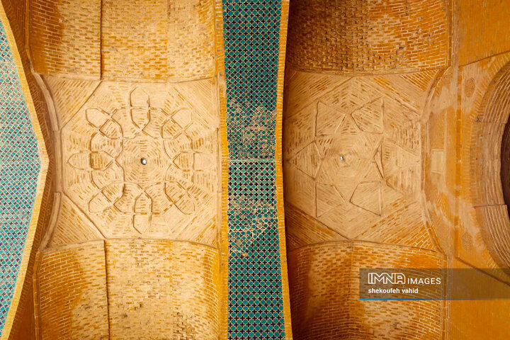 حضور مسافران نوروزی در منارجنبان اصفهان