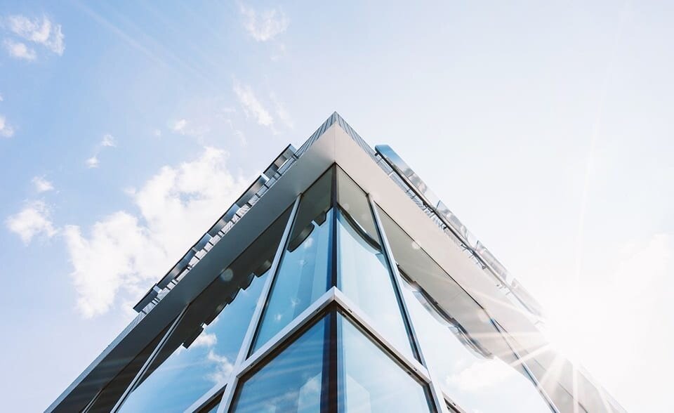 شیشههای خورشیدی، انقلابی در معماری و انرژی