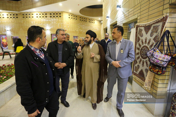 بازدید مسئولان از باغ فدک در نهمین روز از تعطیلات نوروزی