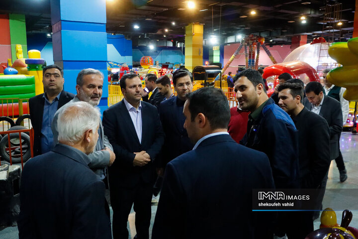 بازدید اعضای شورای شهر اصفهان از شهربازی شهر رویاها