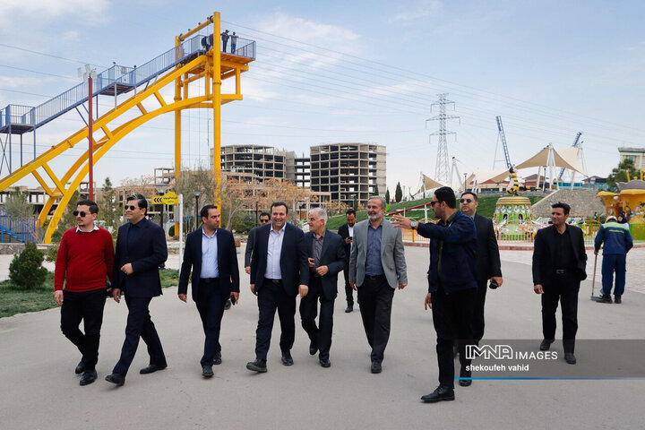 بازدید اعضای شورای شهر اصفهان از شهربازی شهر رویاها