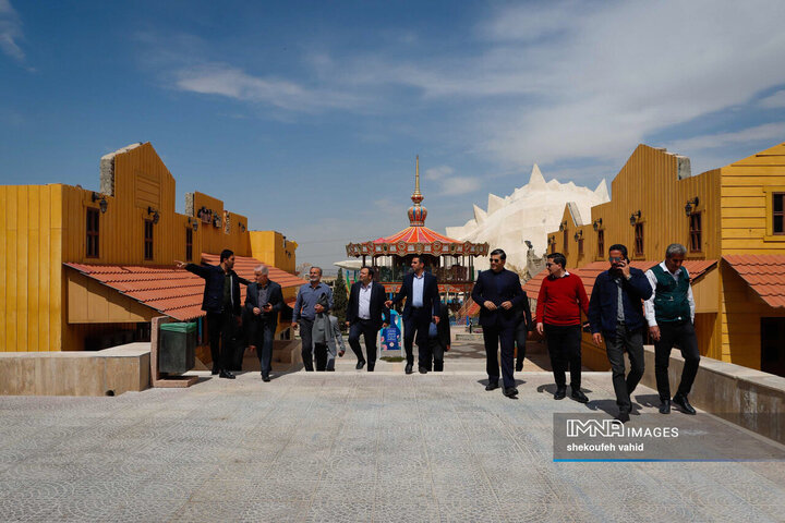 بازدید اعضای شورای شهر اصفهان از شهربازی شهر رویاها