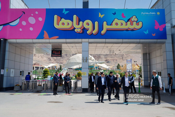 بازدید اعضای شورای شهر اصفهان از شهربازی شهر رویاها