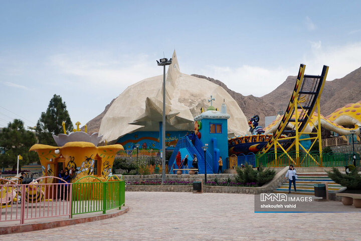 بازدید اعضای شورای شهر اصفهان از شهربازی شهر رویاها