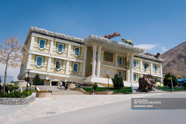 بازدید اعضای شورای شهر اصفهان از شهربازی شهر رویاها