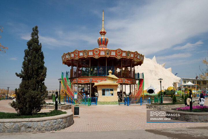 بازدید اعضای شورای شهر اصفهان از شهربازی شهر رویاها