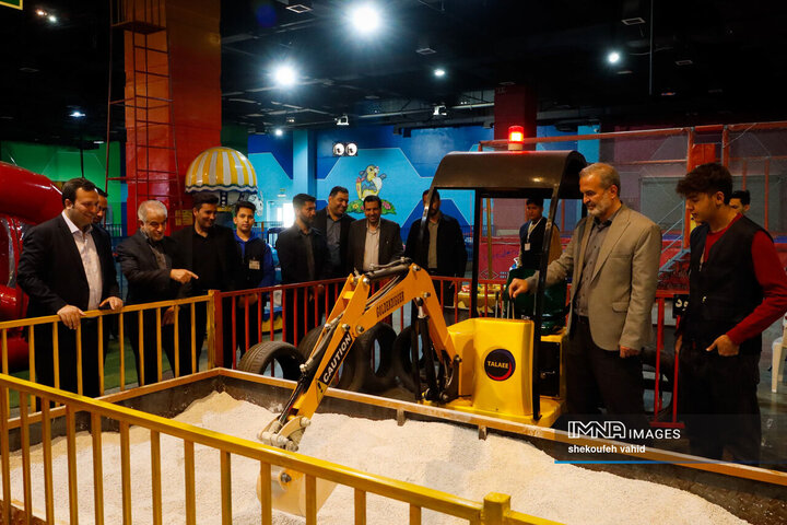 بازدید اعضای شورای شهر اصفهان از شهربازی شهر رویاها