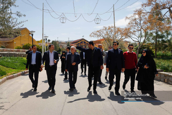 بازدید اعضای شورای شهر اصفهان از شهربازی شهر رویاها