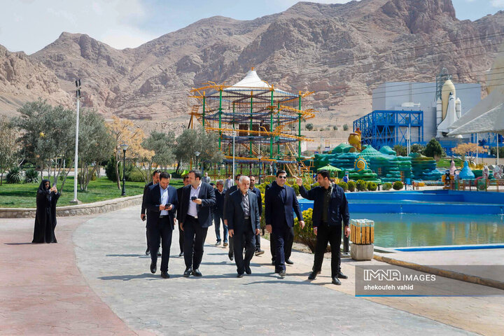 بازدید اعضای شورای شهر اصفهان از شهربازی شهر رویاها