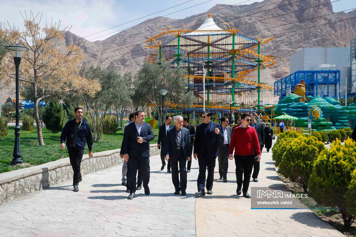 بازدید اعضای شورای شهر اصفهان از شهربازی شهر رویاها